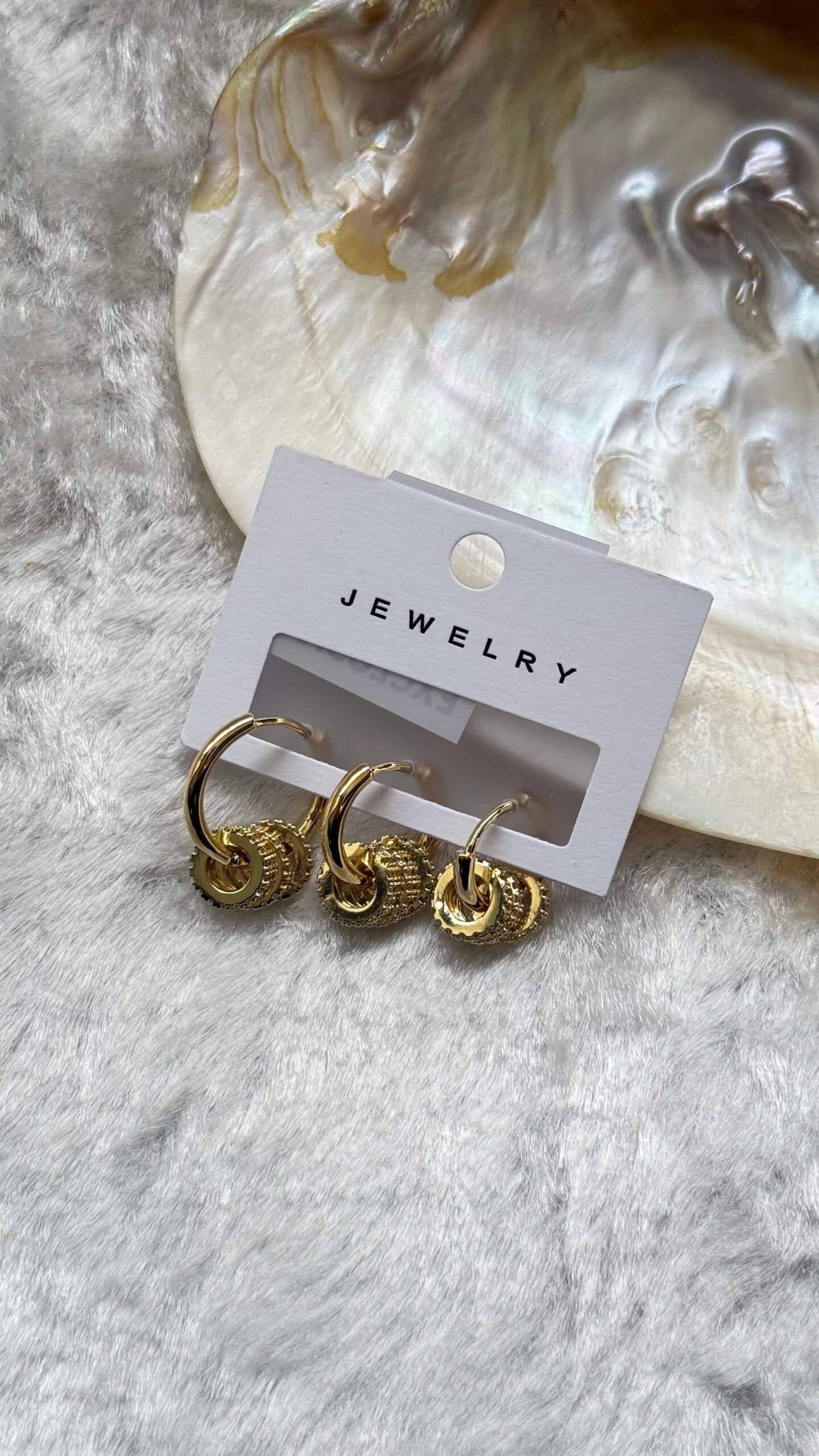 IMG_4924 Sallantılı Taşlı Küpe Altın Renk - Görsel 1